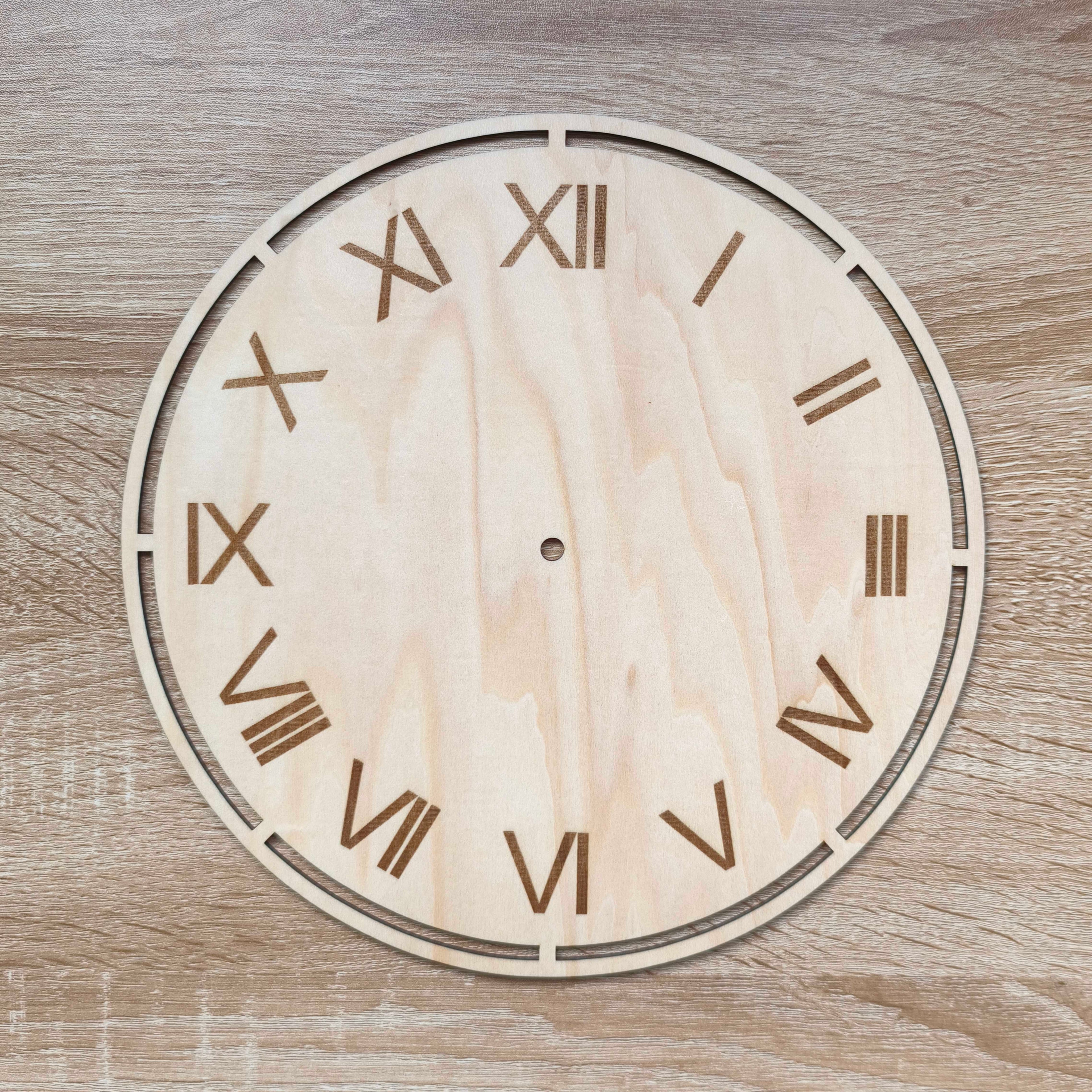 Horloge en chiffres romains en bois en 15, 20 ou 25cm 