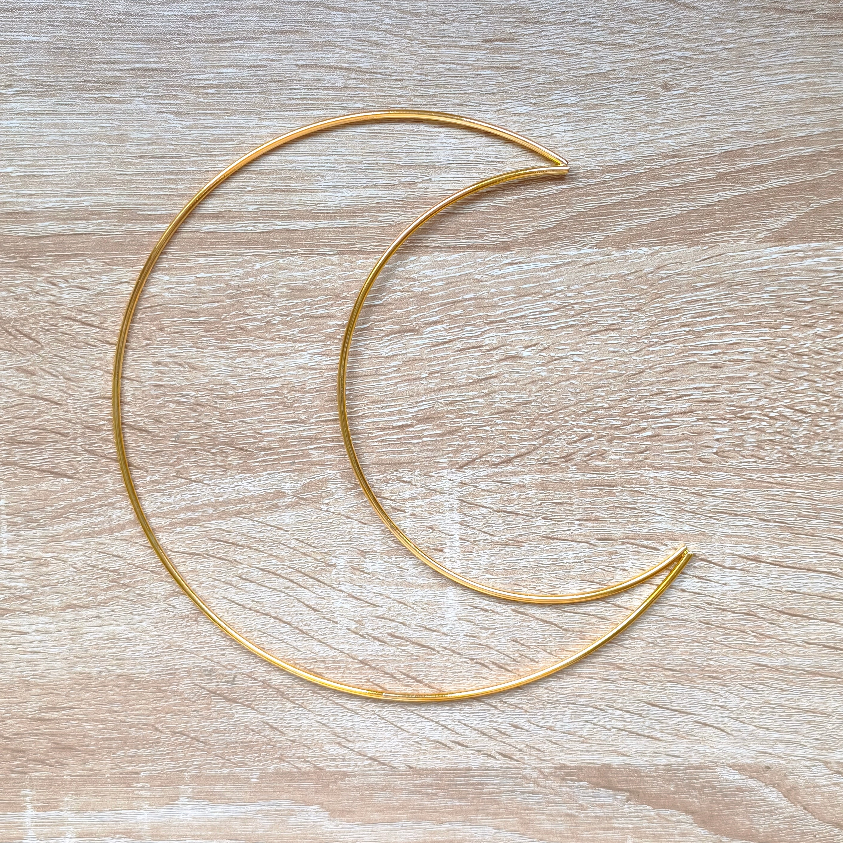 Lune en métal doré de 20cm