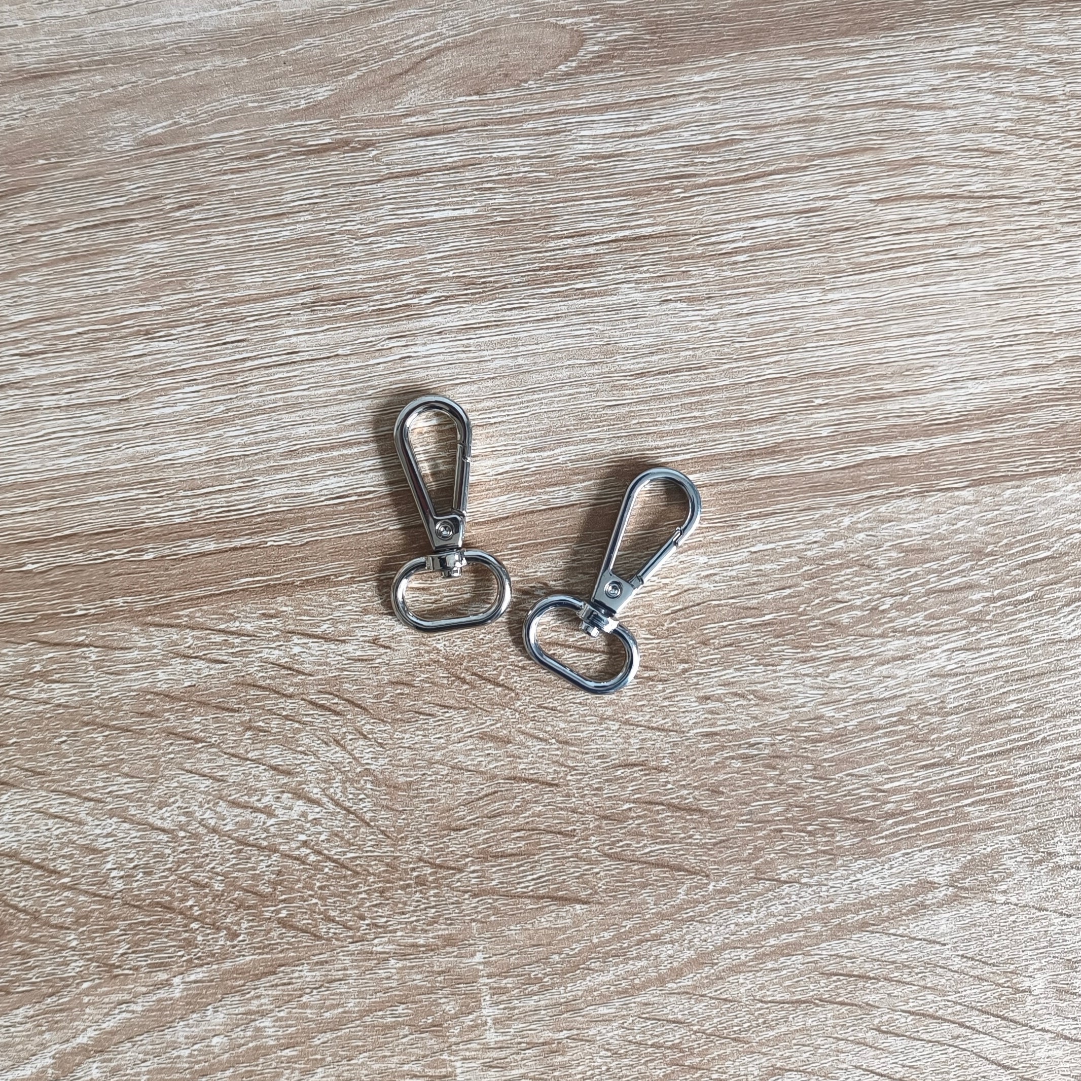 Mousqueton pour porte clé ou anse de sac argent 20 mm