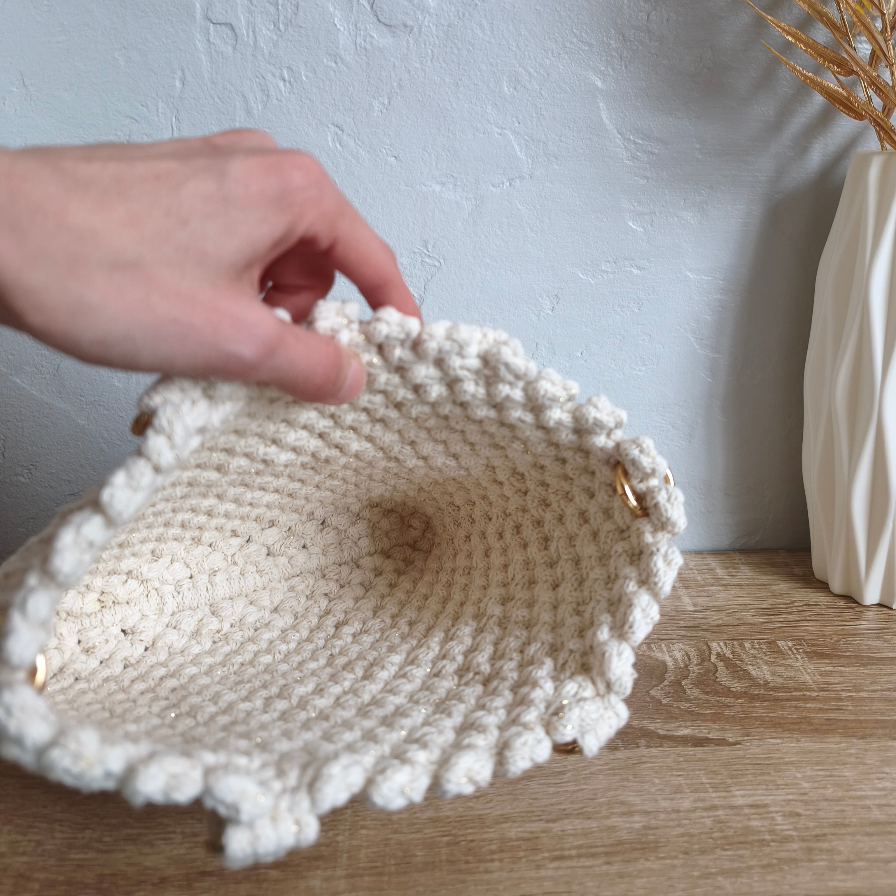 sac macramé personnalisé fait main couleur naturel doré style bohème chic avec anse vue de l'intérieur