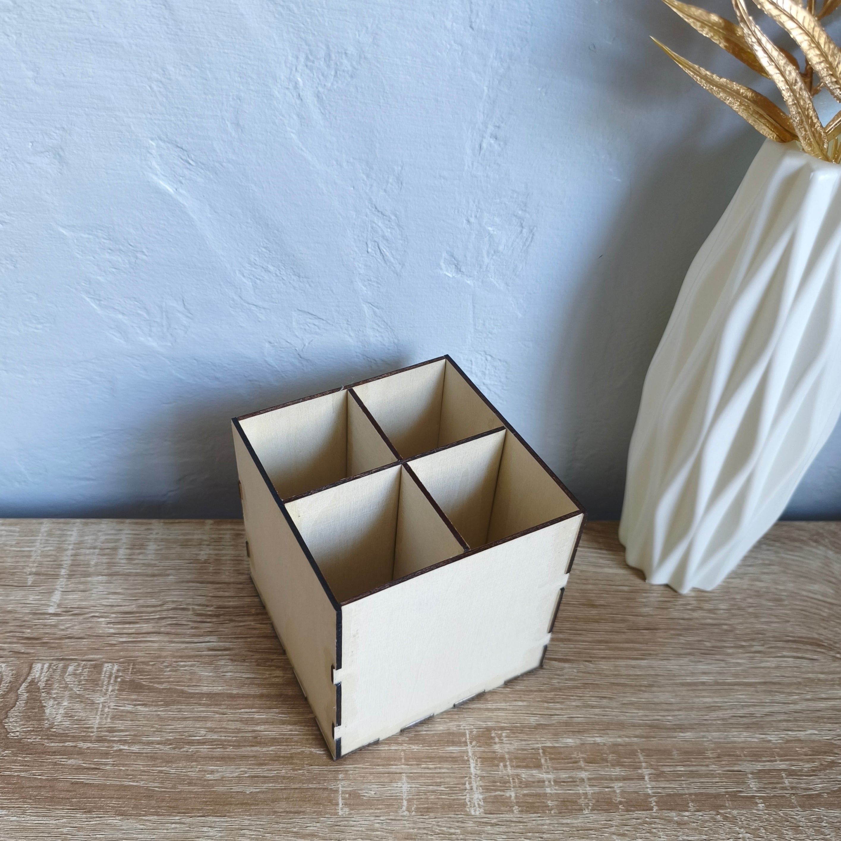 Pot à Crayons en Bois – 4 Compartiments